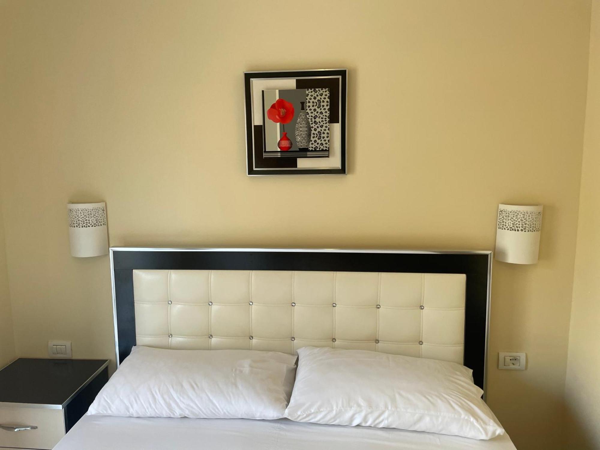 Honey Studios Sarandë Esterno foto