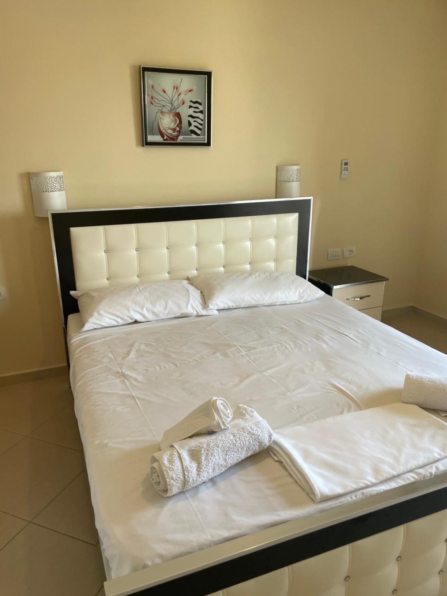 Honey Studios Sarandë Esterno foto