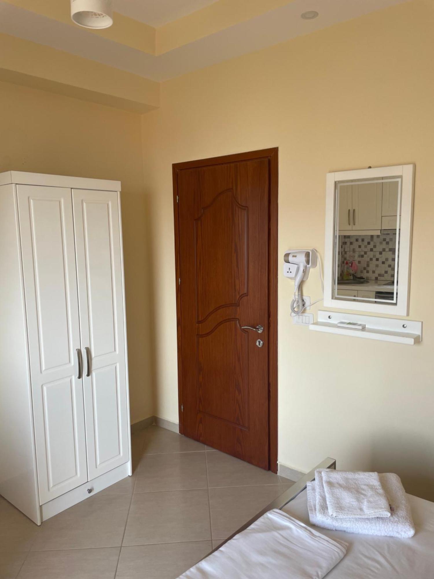 Honey Studios Sarandë Esterno foto